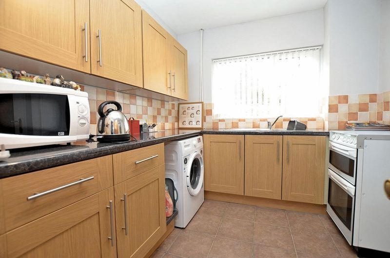 2 bed house to rent in Hernehurst  - Property Image 3