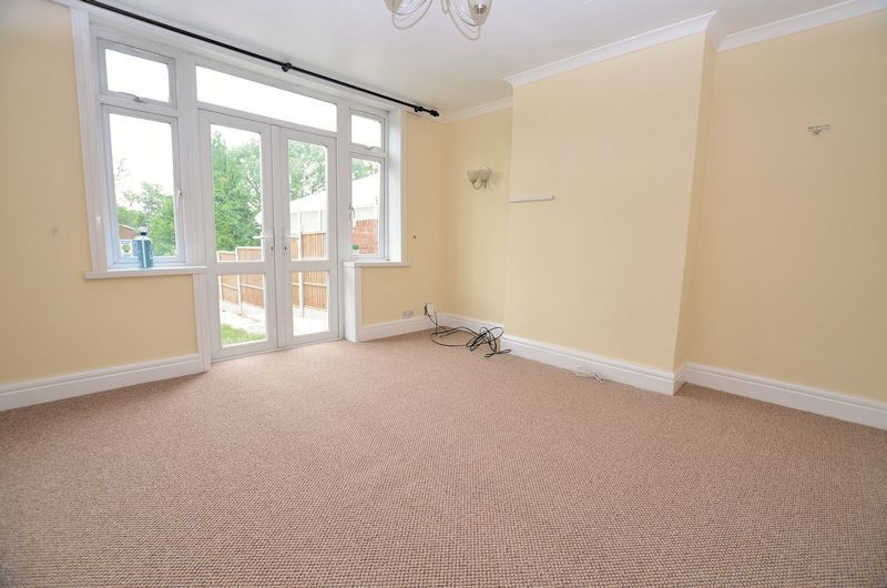 3 bed house to rent in Wolverhampton Road 6