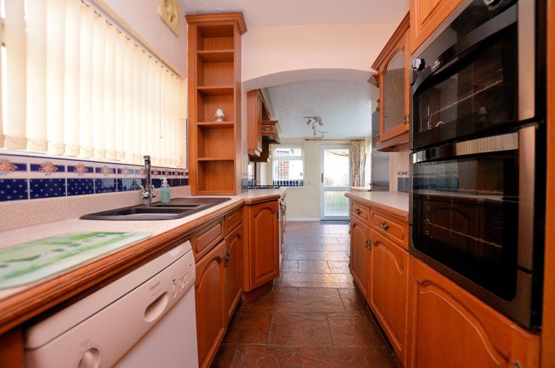 3 bed house for sale in Clive Road  - Property Image 4
