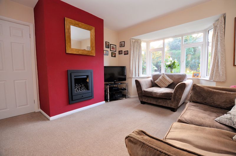 3 bed house for sale in Oakdale Close 2