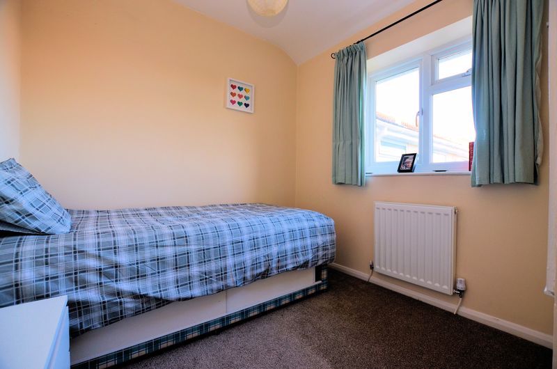 3 bed house for sale in Oakdale Close 16