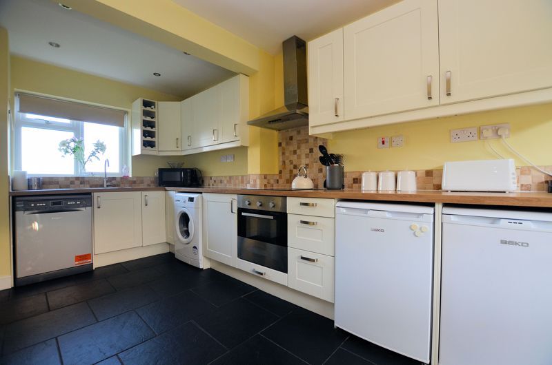 3 bed house for sale in Oakdale Close  - Property Image 3
