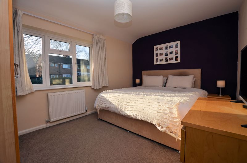3 bed house for sale in Oakdale Close  - Property Image 5