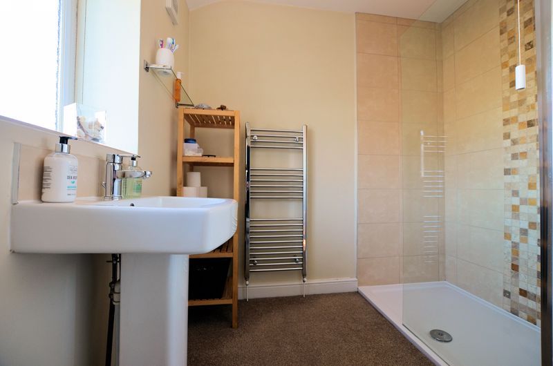 3 bed house for sale in Oakdale Close  - Property Image 7