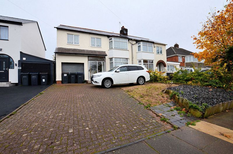 4 bed house for sale in Ridgacre Road - Property Image 1