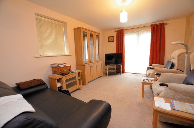 2 bed flat for sale in Kinsey Road  - Property Image 2